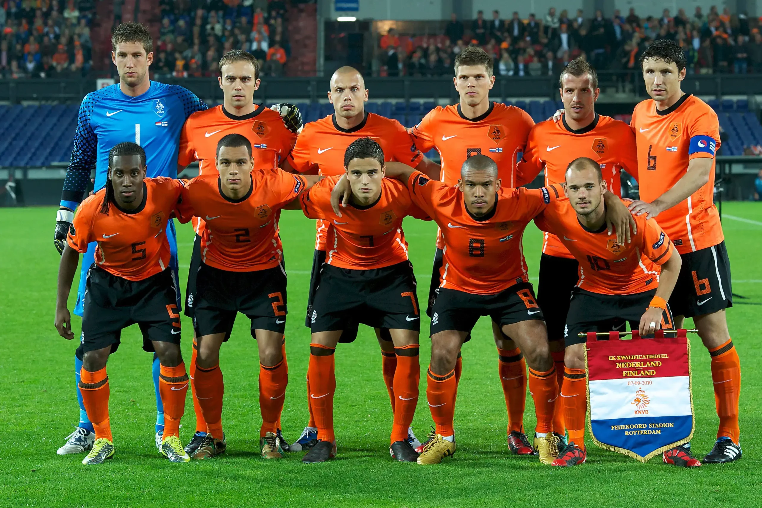 Spreker inhuren of boeken voor jullie evenement. Kies voor een spreker uit de voetbalwereld! Boek eenvoudig via VoetbalSprekers.nl
